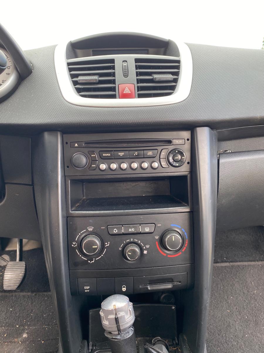 Peugeot 207 2010 — photo 7