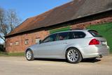 BMW 330i Touring - E91 Xenon Leder - BMW 330 mit Benzin-Antrieb: Kombi, E91 330i