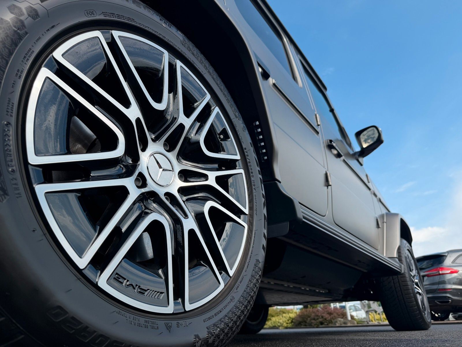 Fahrzeugabbildung Mercedes-Benz G 580 AMG+Distr+Burm3D+Massage+ESD+Night+360