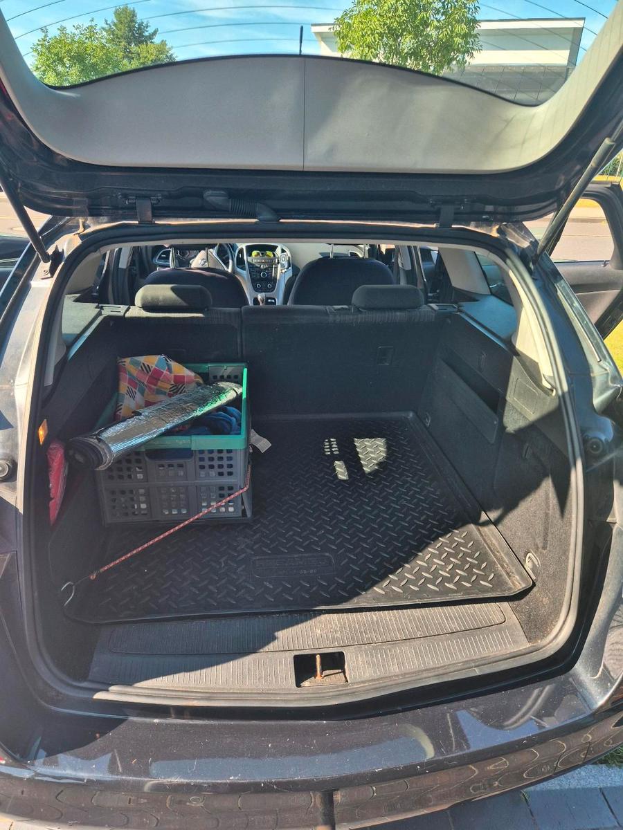 Opel Astra 2012 — photo 10