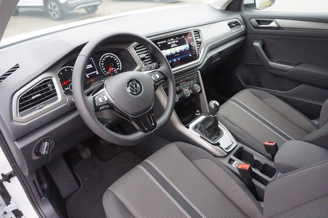 Fahrzeugabbildung Volkswagen T-Roc TSI Style LED AHK Navi ACC RFK SH LM