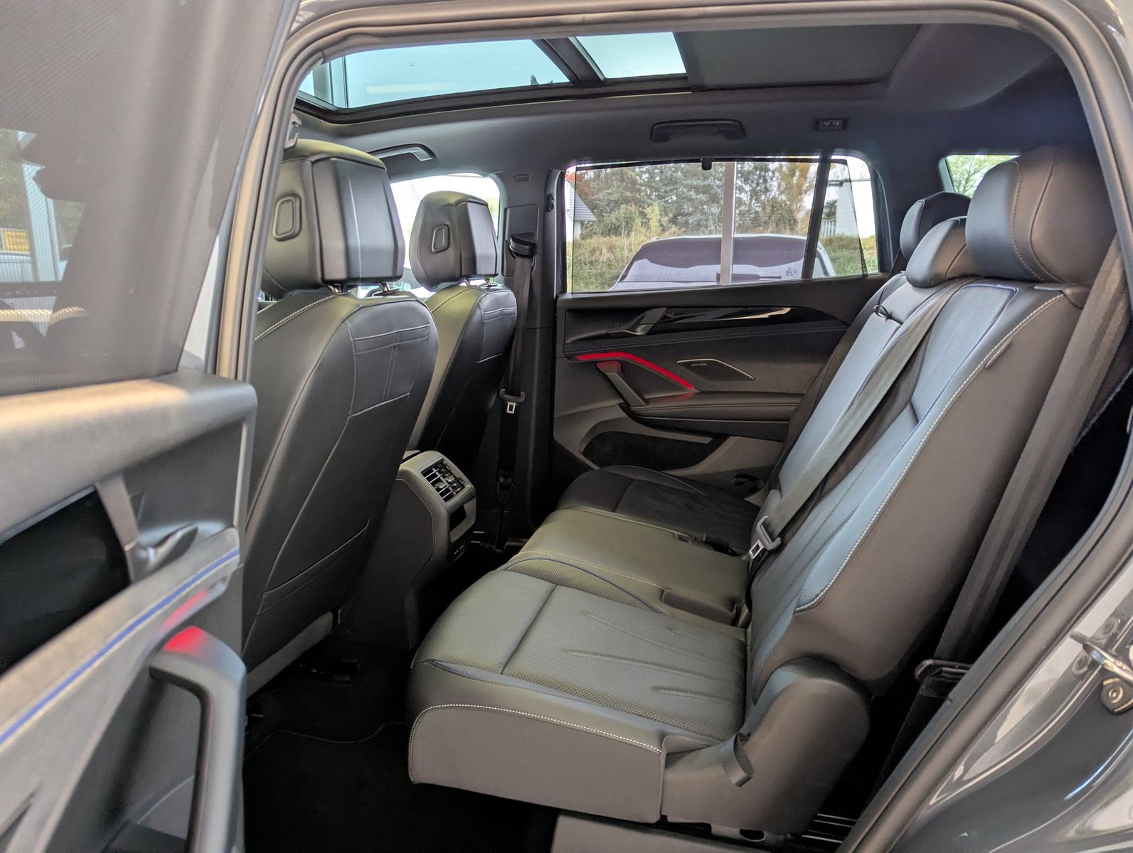 VW Tayron 2.0 R-Line Leder Launch Pano Black AHK 20 - Image 13