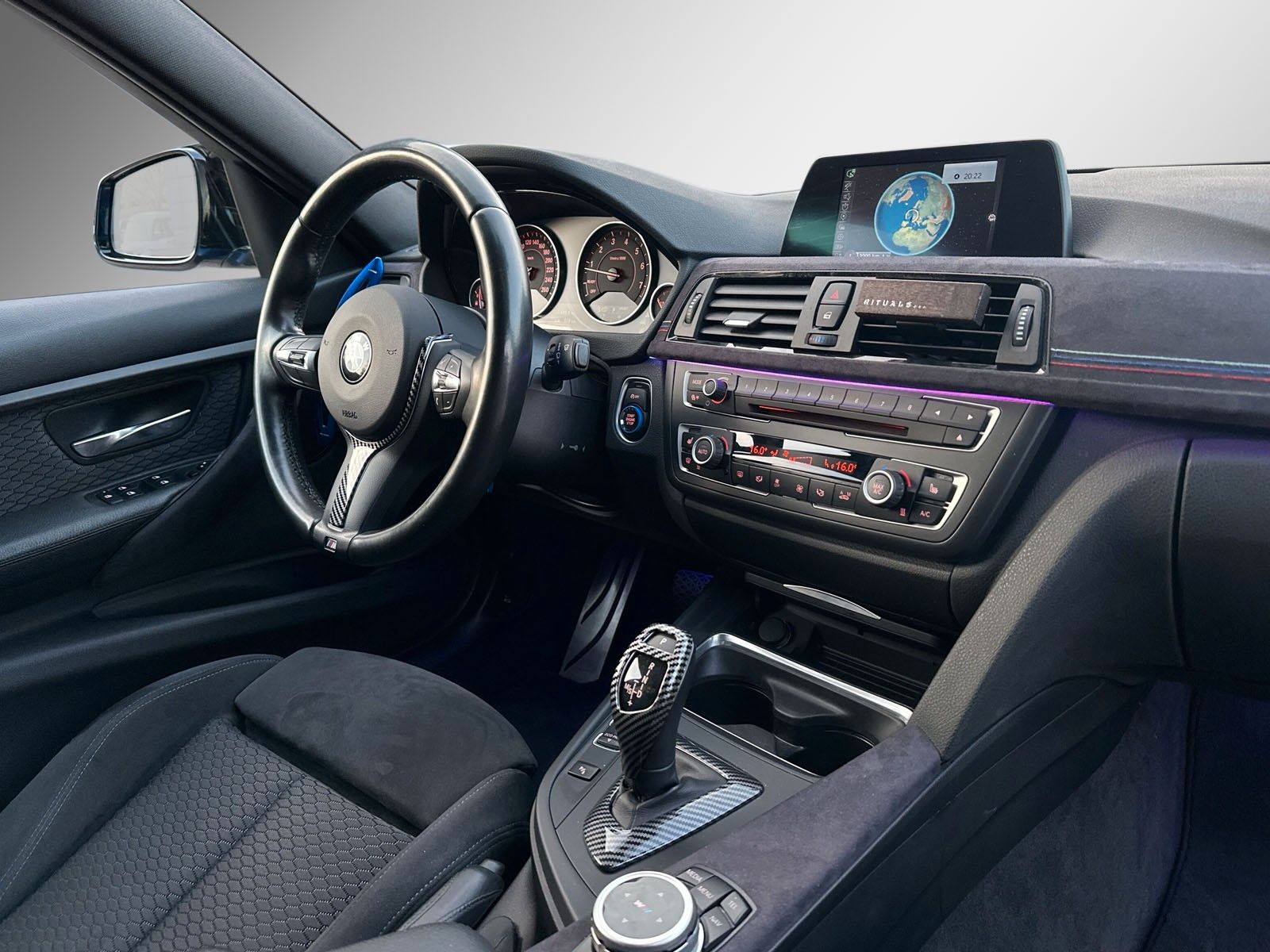 Fahrzeugabbildung BMW 320 i *M-Paket*Alcantara*Head-Up*Ambiente*