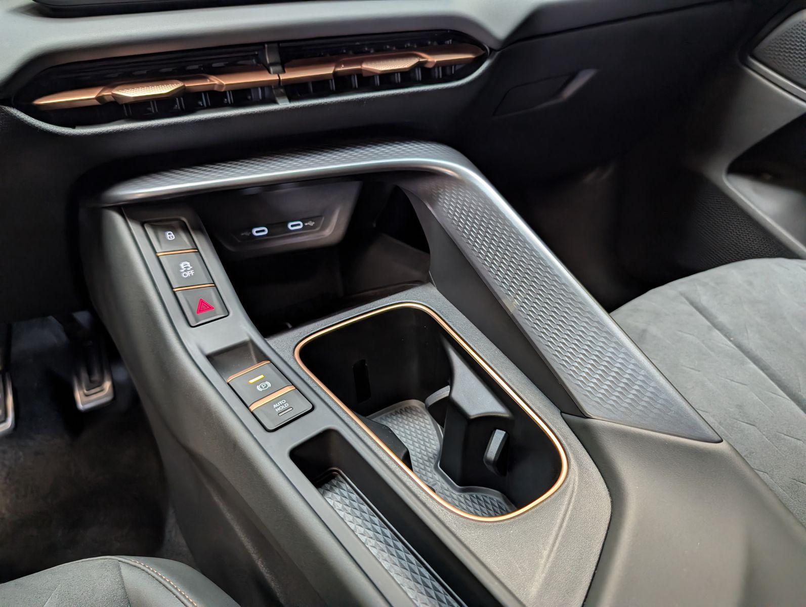 Immagine del veicolo CUPRA Terramar 1.5 eTSI Pacchetto Sennheiser Edge HUD 19 pollici
