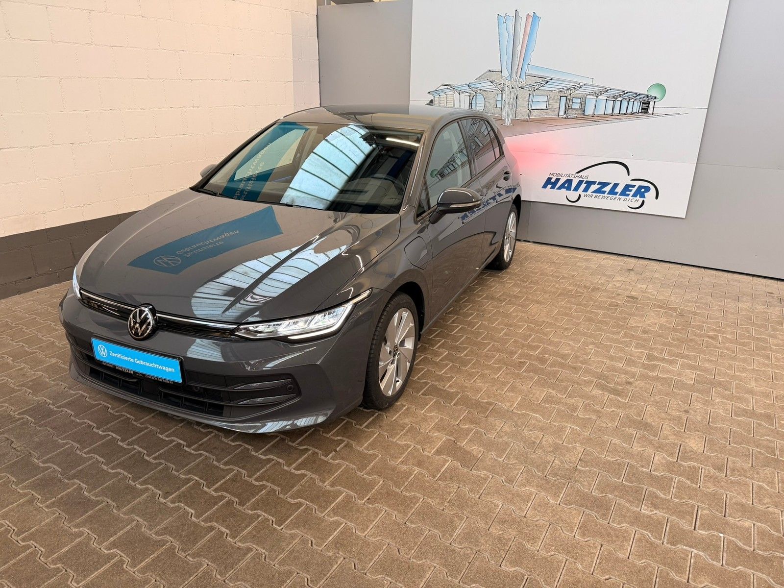 Fahrzeugabbildung Volkswagen Golf VIII 1.5 TSI eHybrid 150 kW Life +Navi +Kam