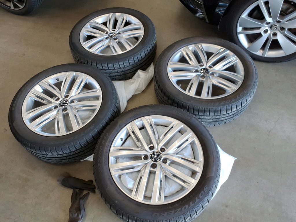 Volkswagen Tiguan R 4Motion 2.0 TSI AHK*Tempo*PDC*RFK*Nav