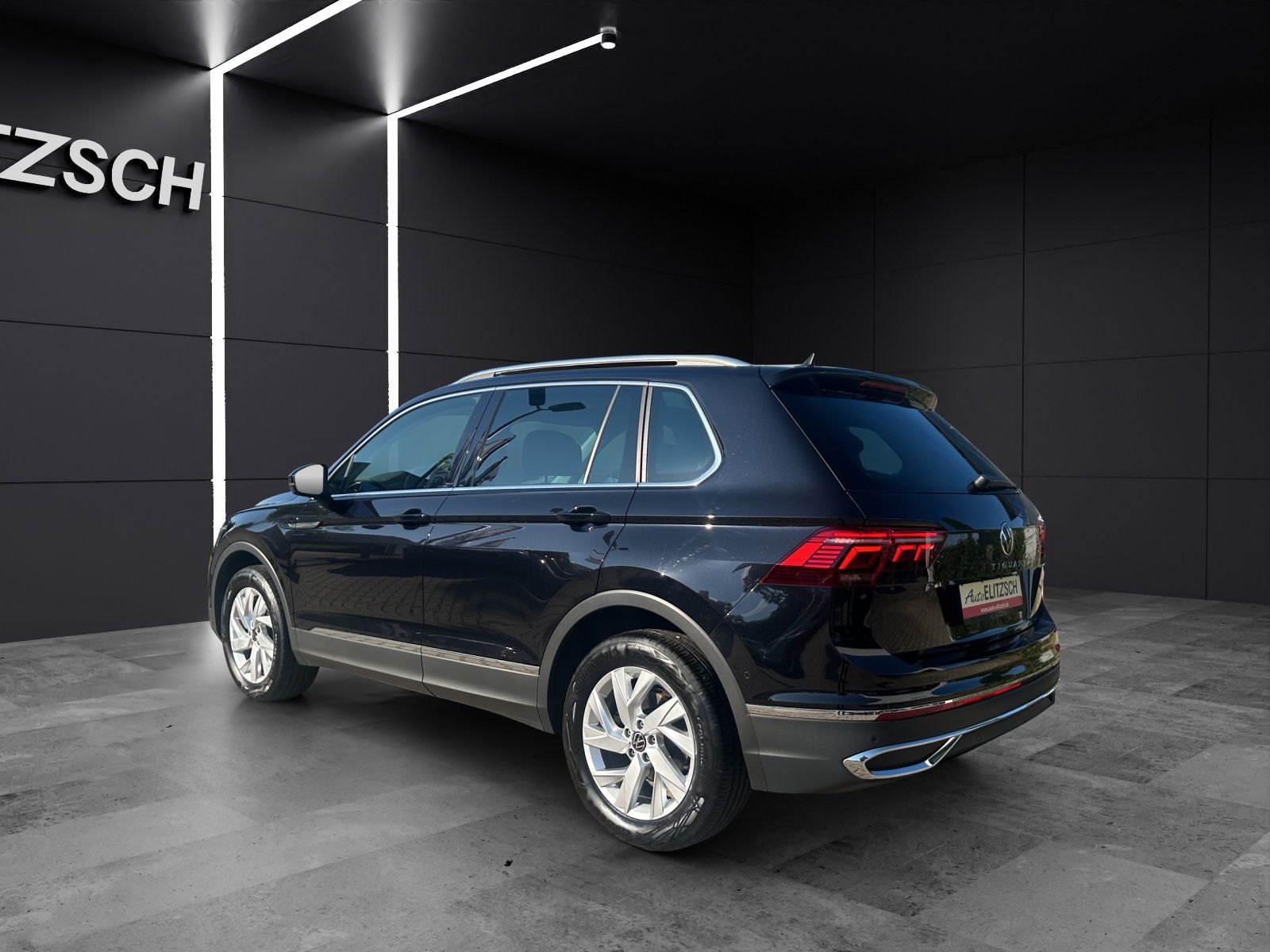 Fahrzeugabbildung Volkswagen Tiguan Elegance TDI 4M IQ.Light Navi ACC RFK SHZ