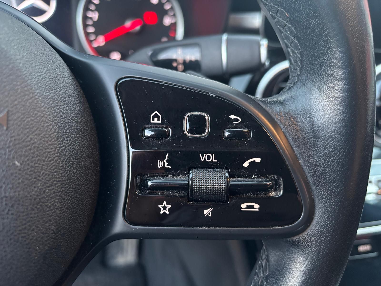 Fahrzeugabbildung Mercedes-Benz C 180 d Limo 9G-TR. Avantgarde Night-APPS-PDC-