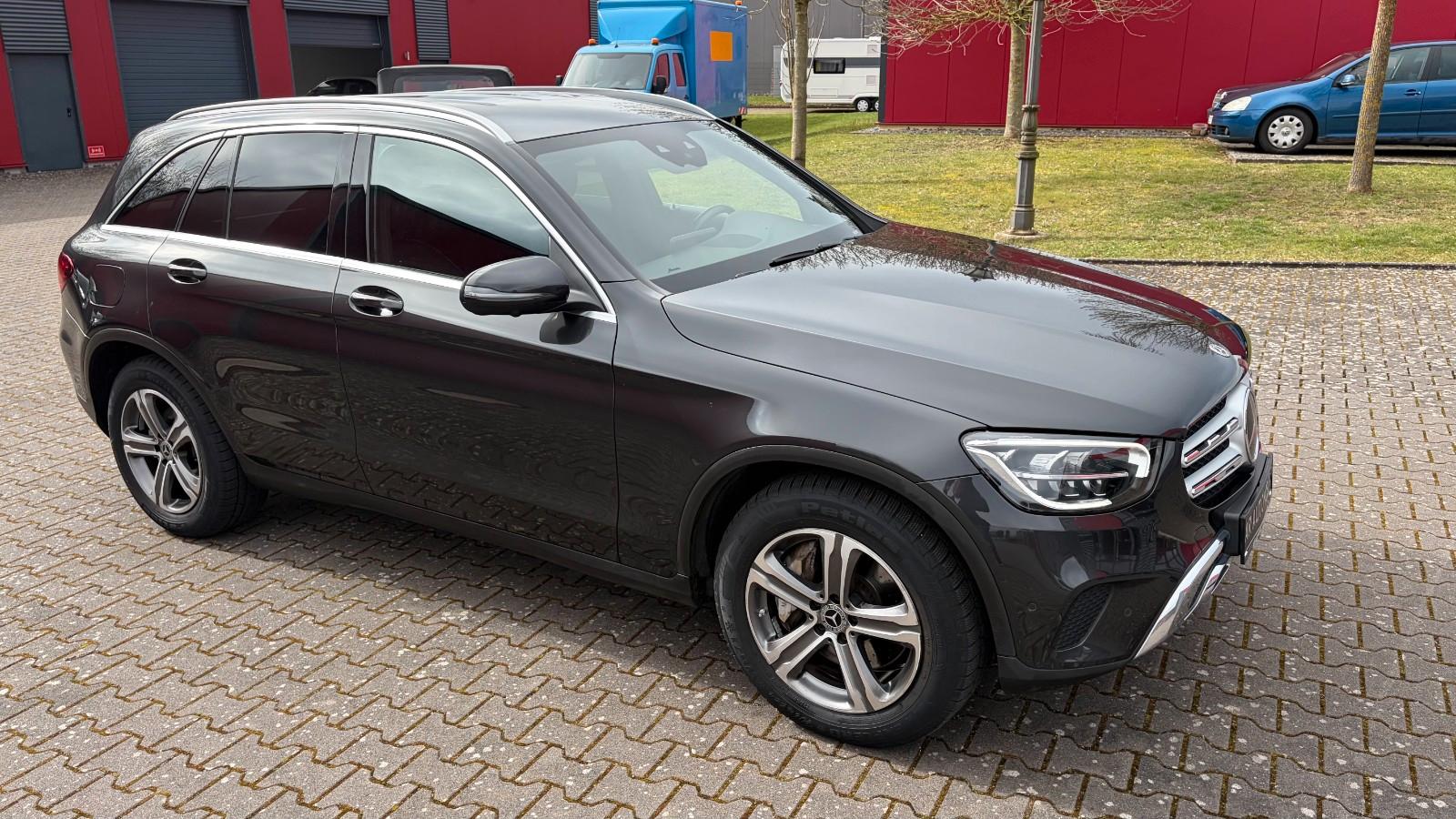 Mercedes-Benz GLC 220 LED AMG AHK Standheizung Soundsystem