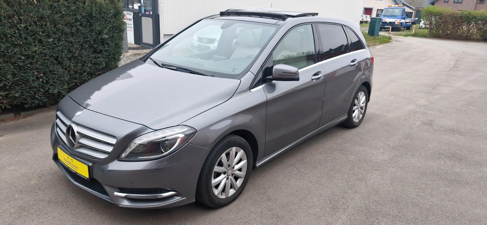 Mercedes-Benz B 180 AUTOMATIK LEDER NAVI PANORAMA TOP