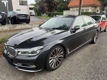 BMW 750 - 1