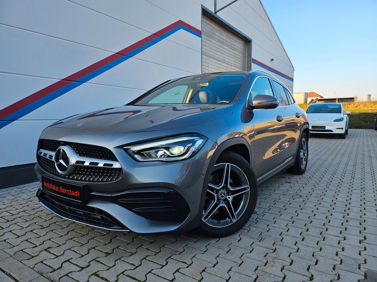 MERCEDES-BENZ GLA 250 4Matic AMG*PANORAMA*NAVI*KAMERA*LEDER