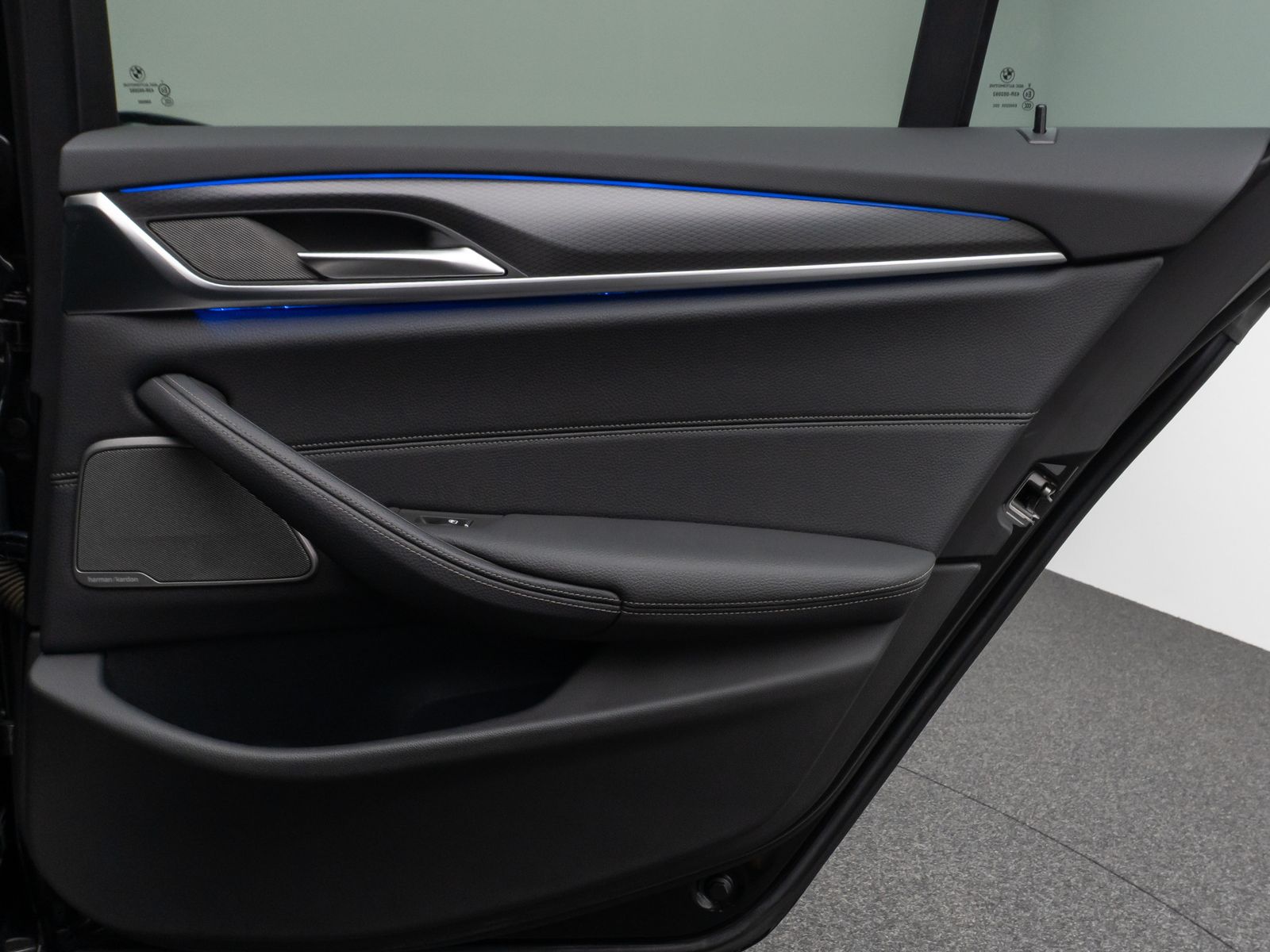 Fahrzeugabbildung BMW 530d xD M Sport Panoram Kamera Laser HUD DAB H/K