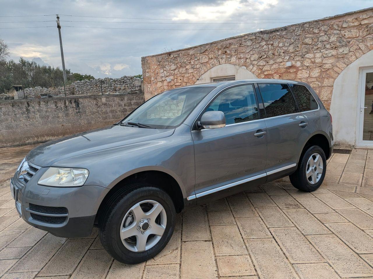 Volkswagen Touareg 2004 — rear view