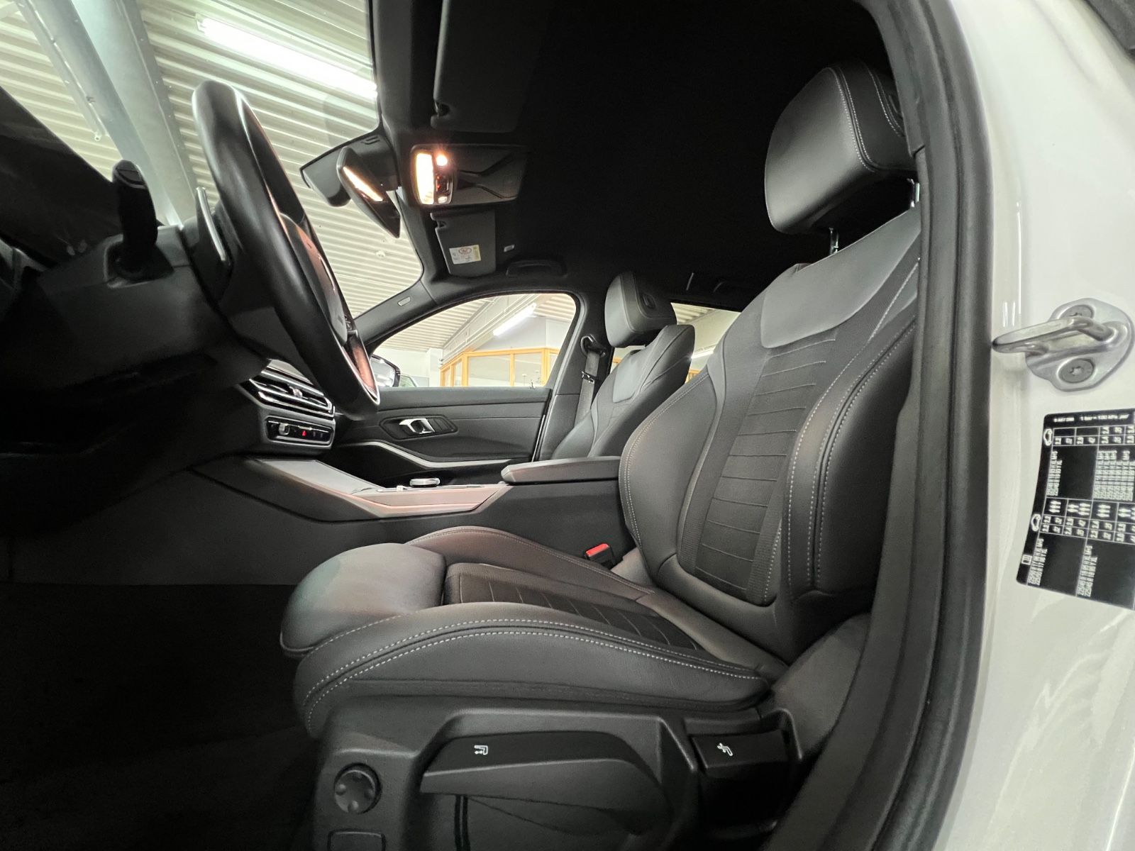 BMW 318 d Touring AHK+DA+ACC+HuD+KEYLESS+PARK ASSIST foto 23
