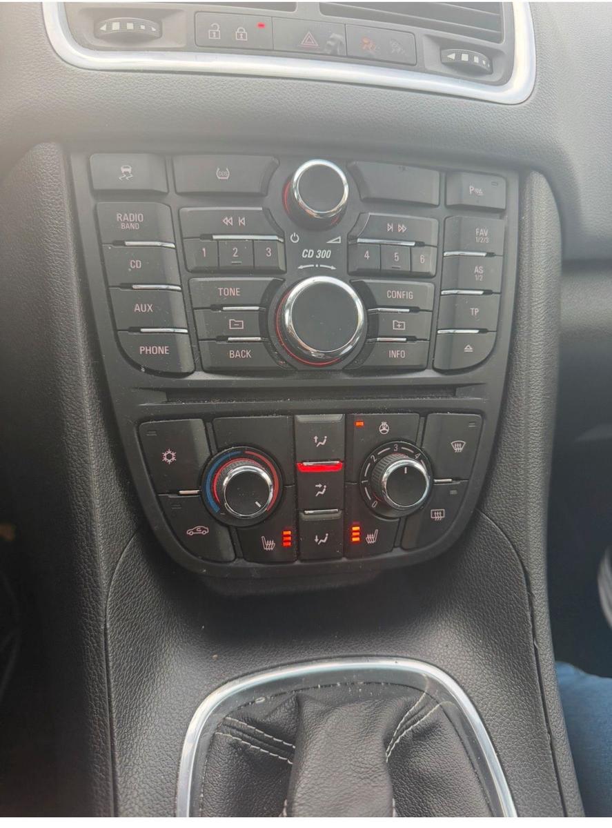 Opel Meriva 2011 — photo 12