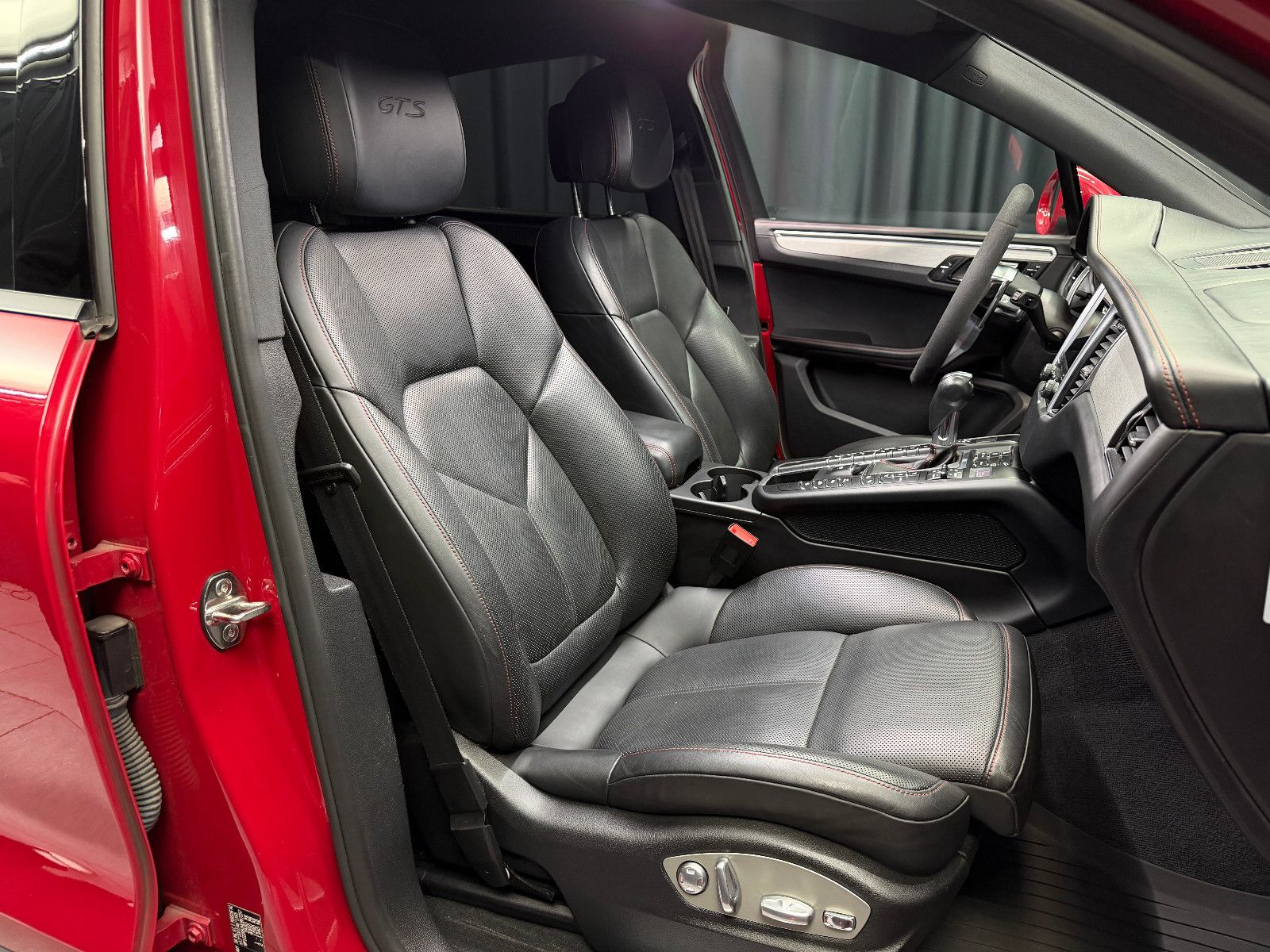 Fahrzeugabbildung Porsche Porsche Macan GTS |BOSE|360°|SITZBELÜFTUNG