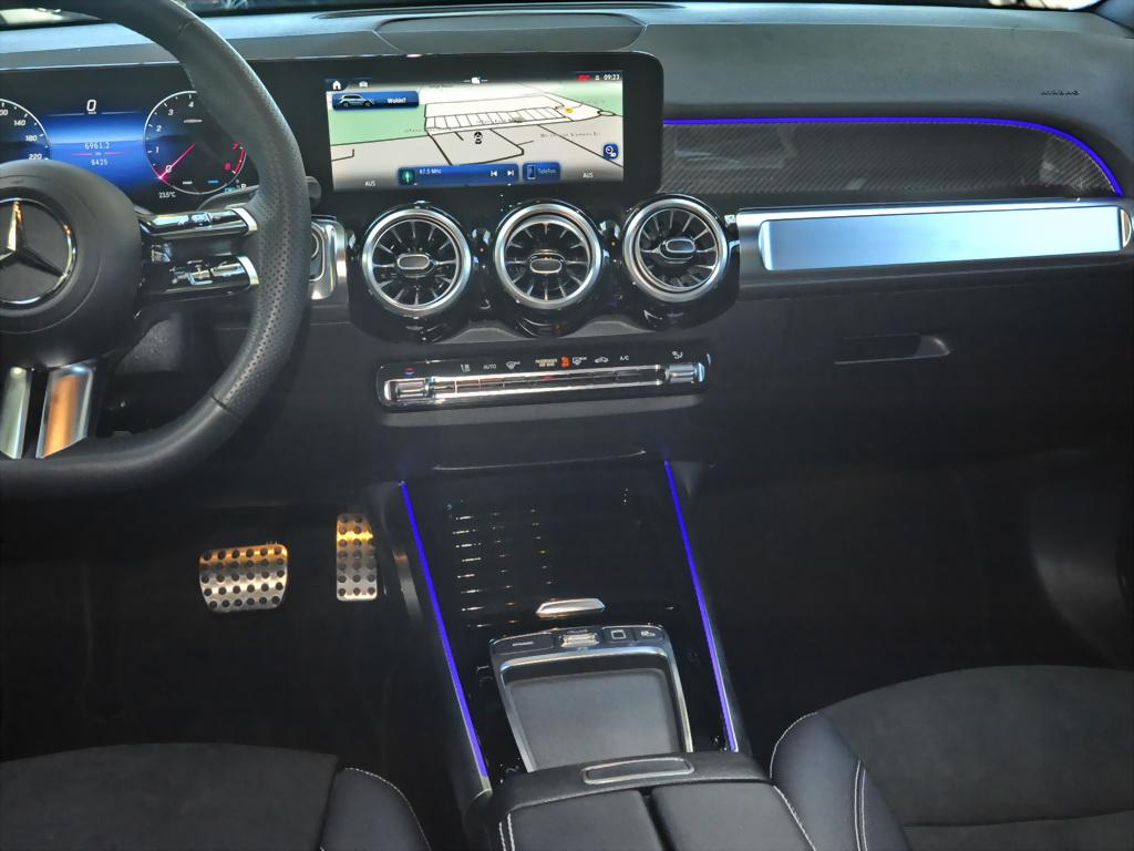 Mercedes-Benz GLB 200 AMG ADVANCED+ PANO MBUX 360° KEYLESS AHK