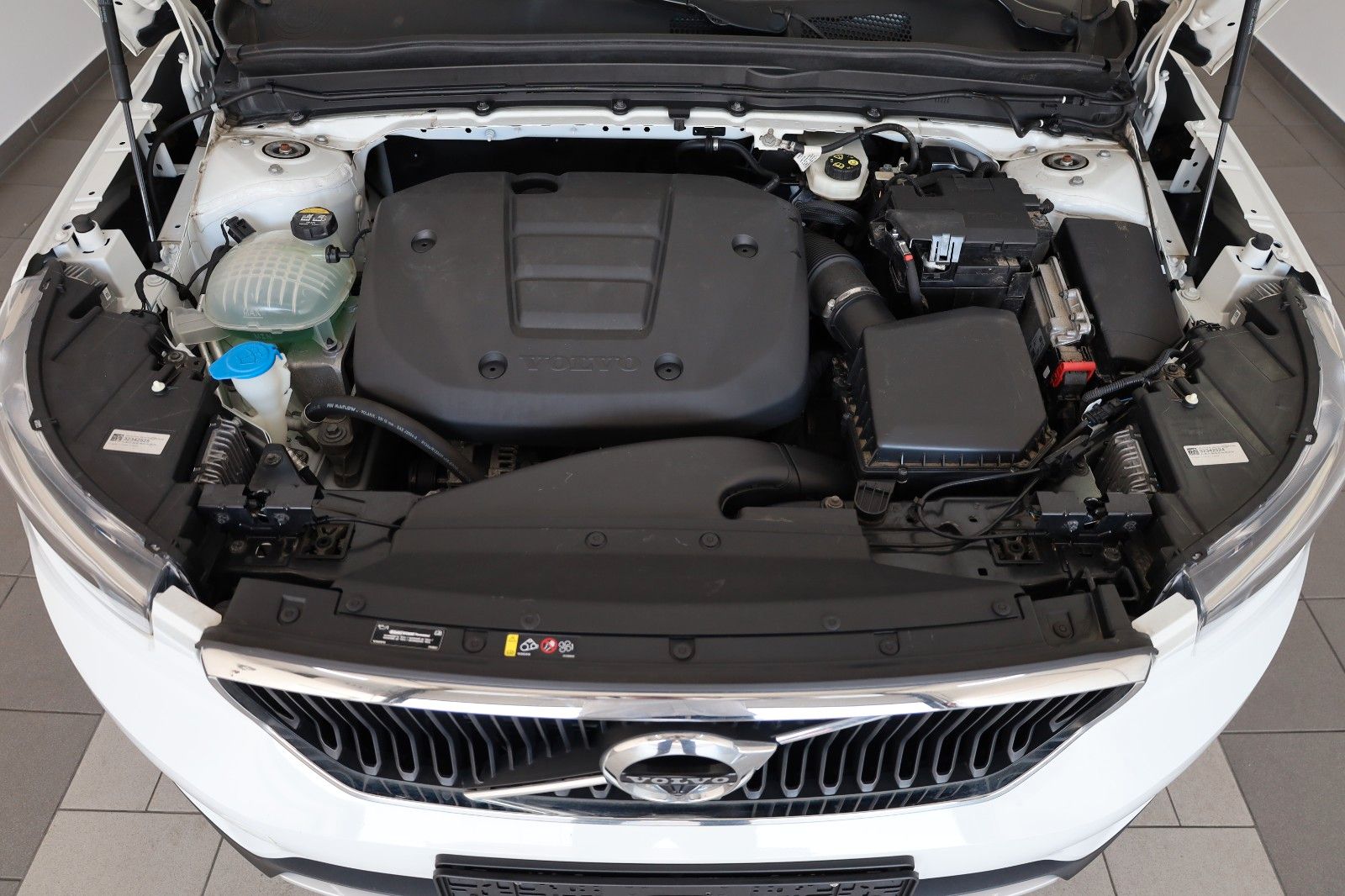Fahrzeugabbildung Volvo XC40 Momentum Pro Leder,Navi,LED,360° Kamera,SH