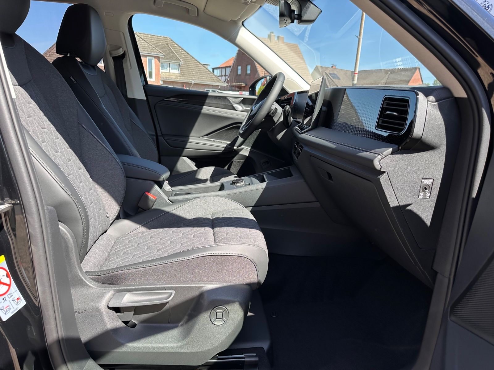 Fahrzeugabbildung Volkswagen Tiguan 1.5 eTSI Life DSG AHK/ACC/APP/LED+/360°