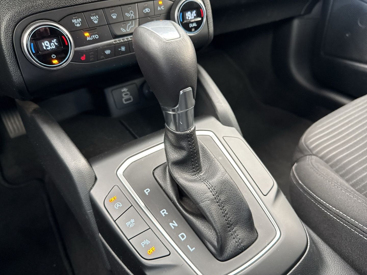 Fahrzeugabbildung Ford Focus Turnier Titanium 1.0 EcoBoost Mild-Hybrid