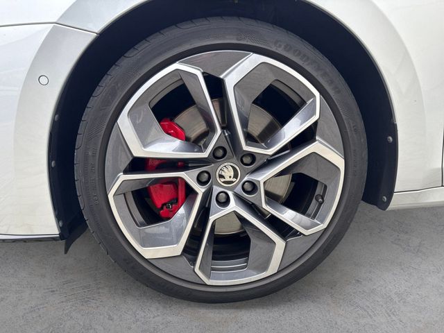 Octavia Combi RS PLUS 2.0TSI PANO+AHK+HUD+KAM