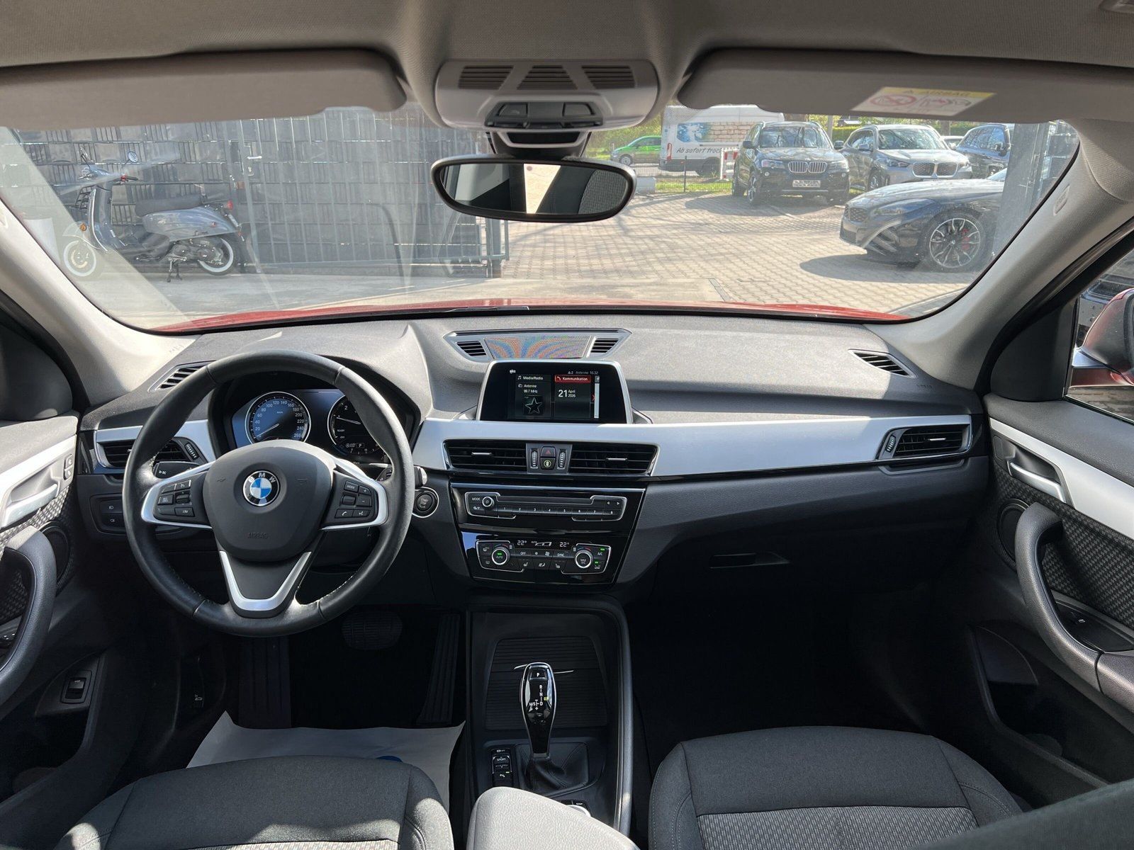 BMW X1 sDrive18i ADVANTAGE NAVI PDC HIFI LED LENKRAD foto 10
