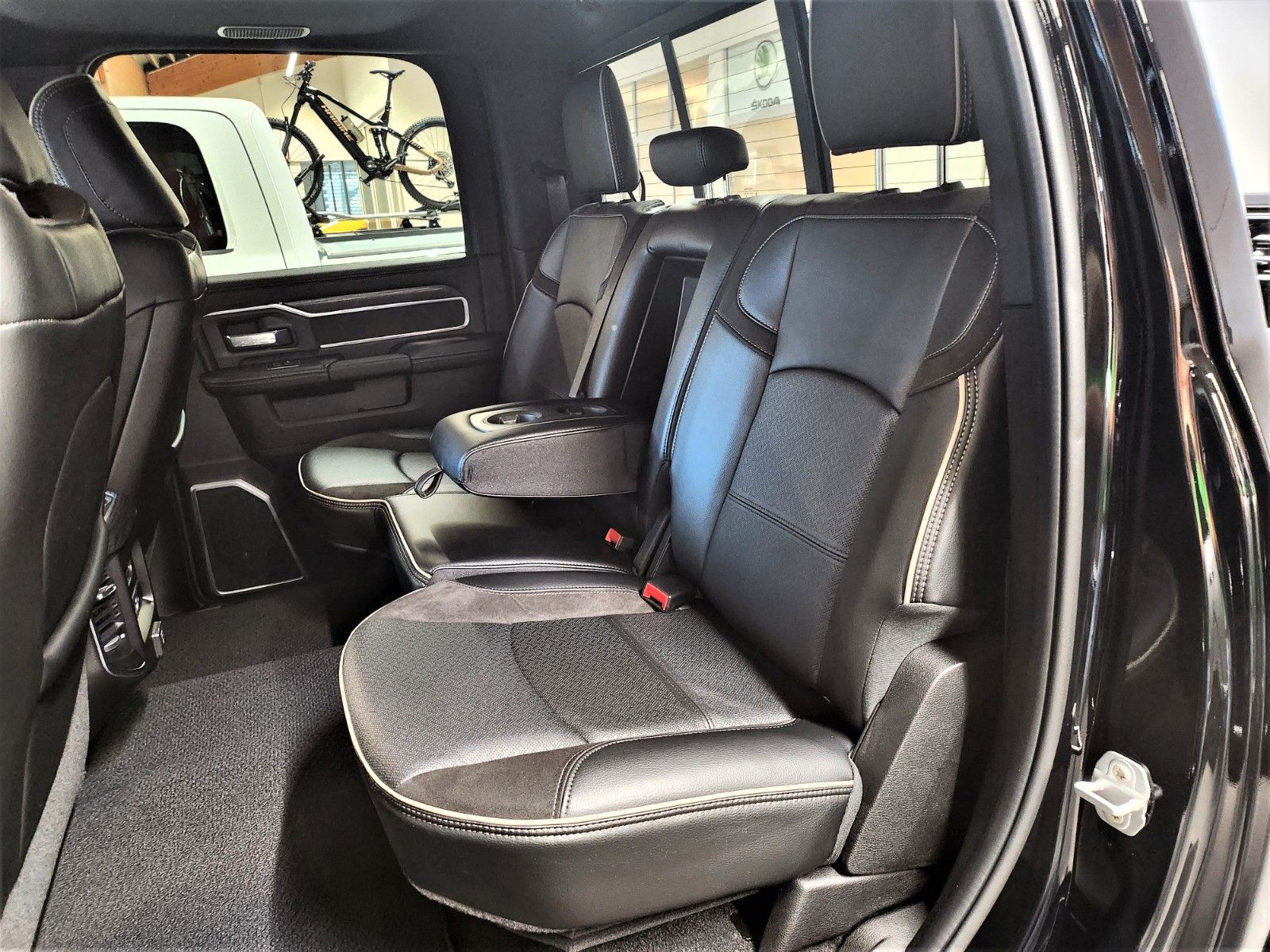 Fahrzeugabbildung Dodge RAM 2500 Laramie Crew Cab 4x4