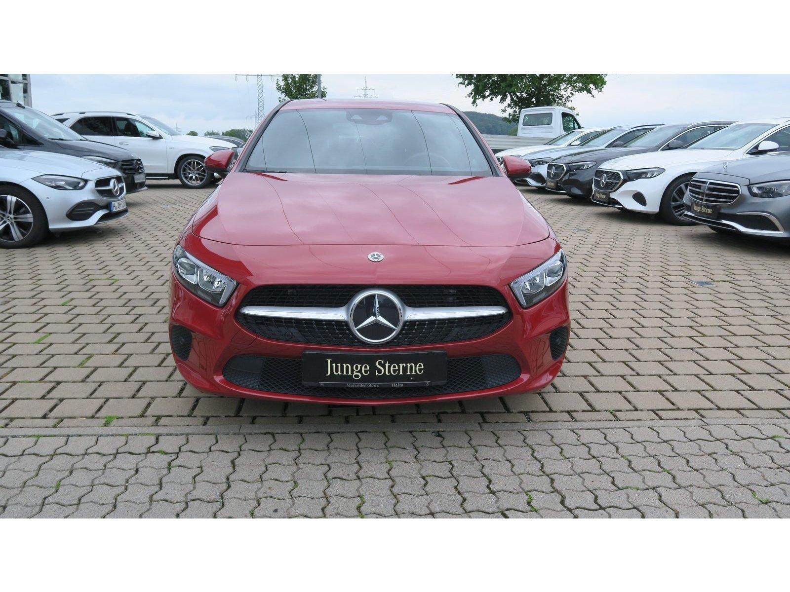 Mercedes-Benz A 160 Kompaktlimousine MBUX High End Paket HUD