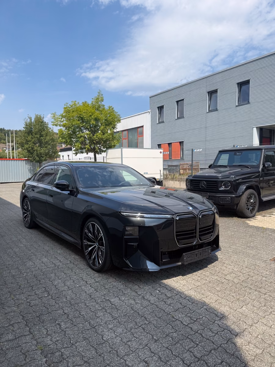 BMW 740i xDrive/B&W/SkyL/Kristal/Carbon/Integral