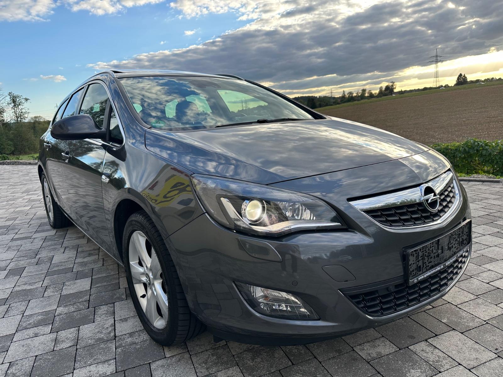 Opel Astra 2011 — photo 7