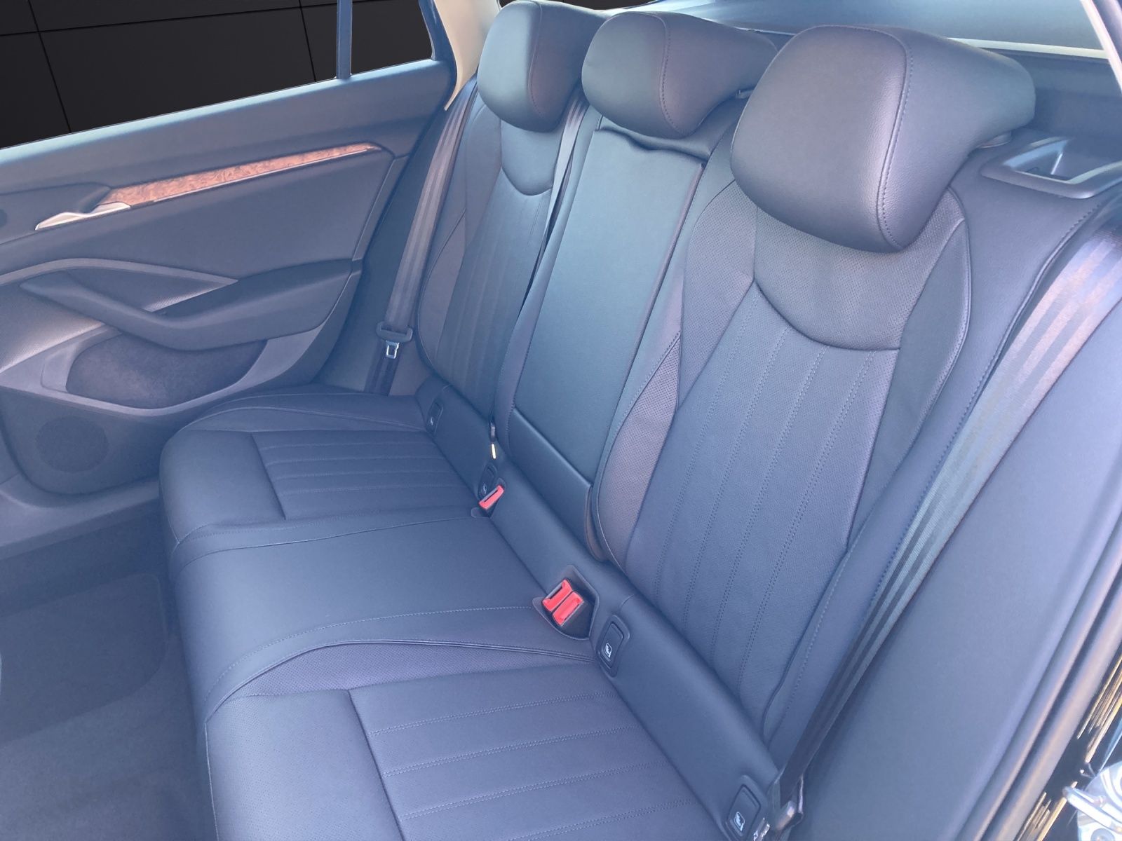 Fahrzeugabbildung SKODA Superb Combi 2.0 TDI L&K, DSG, AZV, Matrix, Navi