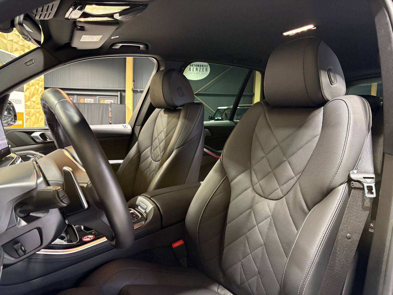 Fahrzeugabbildung BMW X5 30 d xDrive M Sport/HEAD-UP/360°/SOUND/AMBIEN