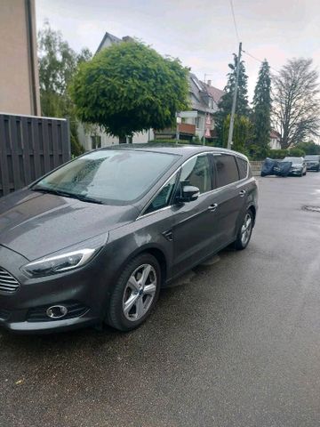 Ford S Max Titanium