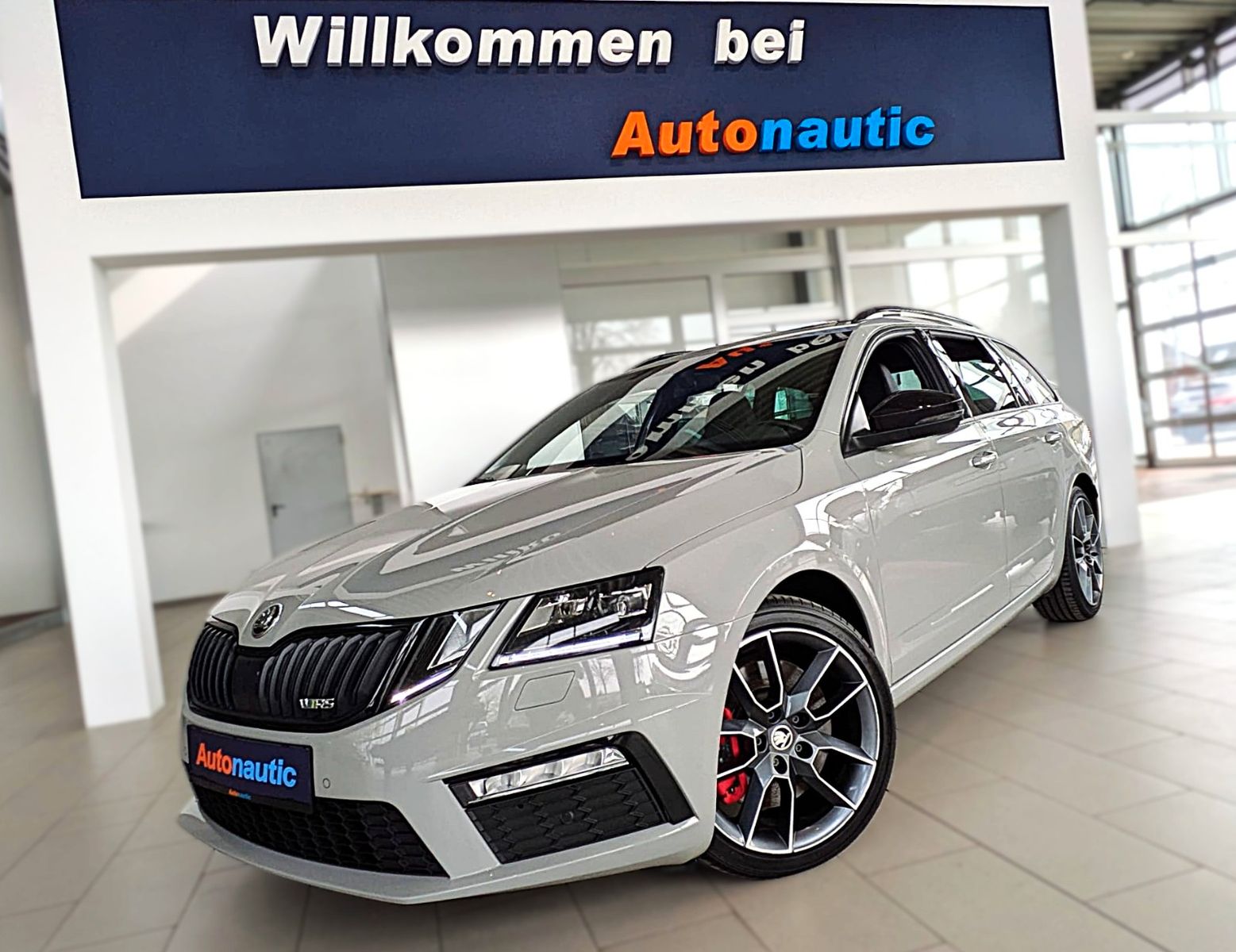 Fahrzeugabbildung SKODA Octavia RS DSG PANO ACC LED VIRTUAL CAM CARPLAY