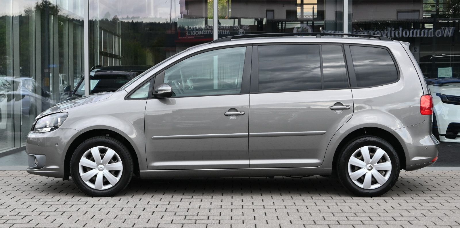 Fahrzeugabbildung Volkswagen Touran 1.6 TDI Comfortline °7-SITZE°KAMERA°02.28