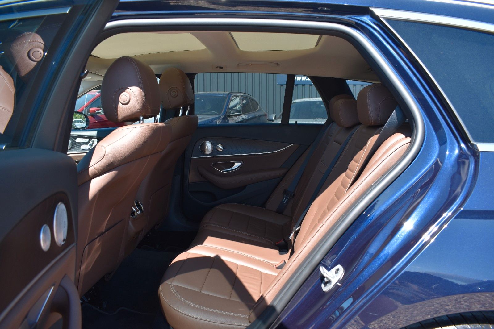 Fahrzeugabbildung Mercedes-Benz E 400 d T-Modell 4Matic AHK Burmester Leder