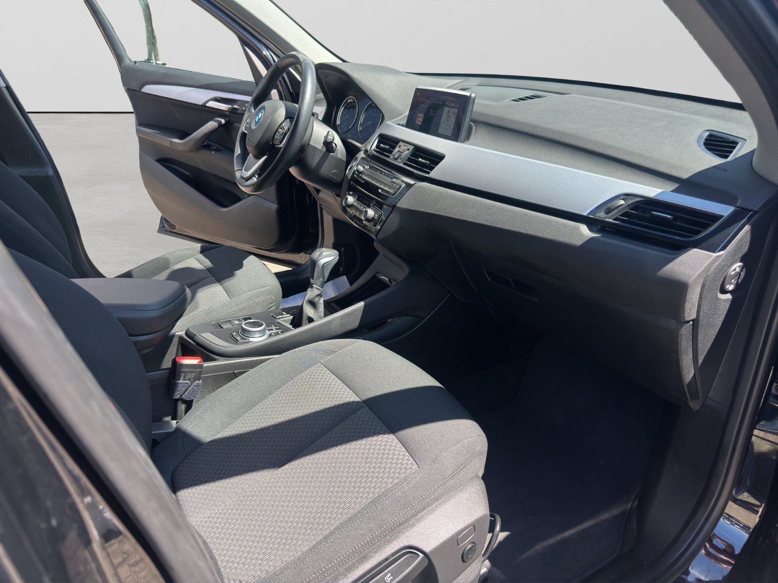 BMW X1 xDrive 25 e Advantage | Business | LED | WKR foto 16