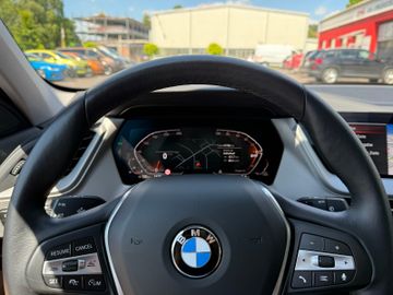 BMW 118 i AdvantageSport+LED+Pano+Navi+VirtCock+SHZ