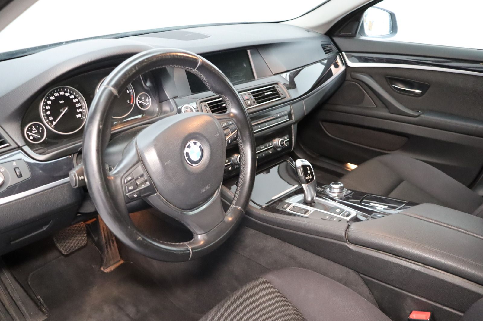 Fahrzeugabbildung BMW 530 d xDrive Touring Standhzg. * Panorama