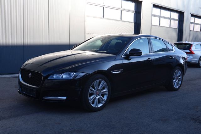 Jaguar XF 2.0 Lim. Pure Bi-Xenon Panoramad. Autom.