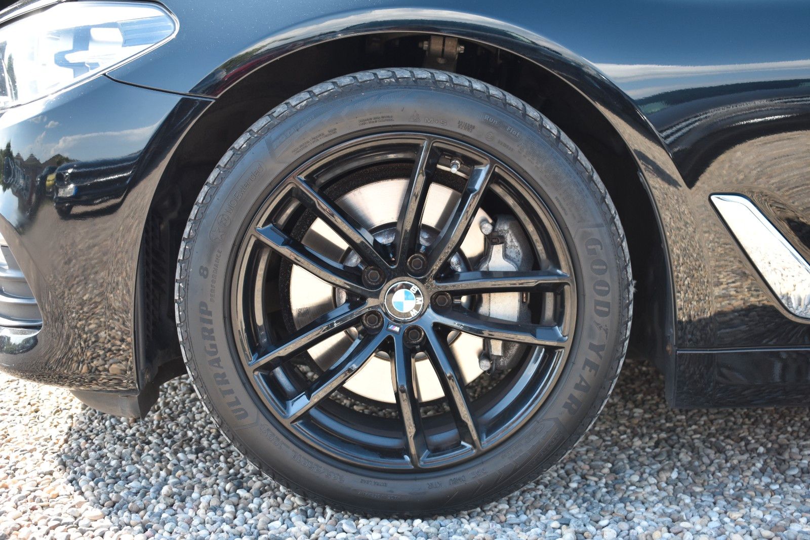 Fahrzeugabbildung BMW 530i Touring xDrive AHK Panorama LED Kamera