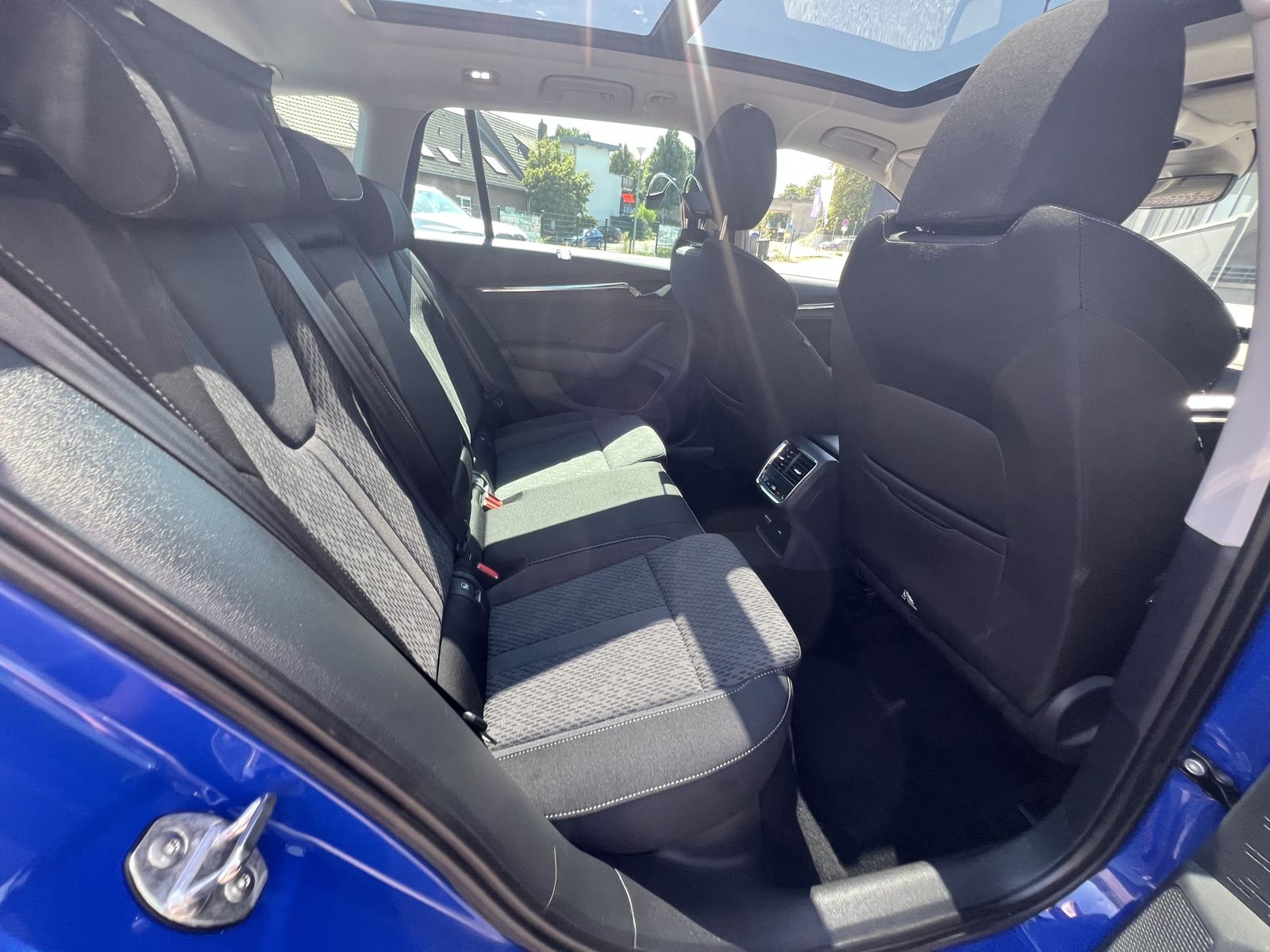 Skoda Octavia Combi 2.0 TDI DSG 4x4 Style ACC PANO foto 12