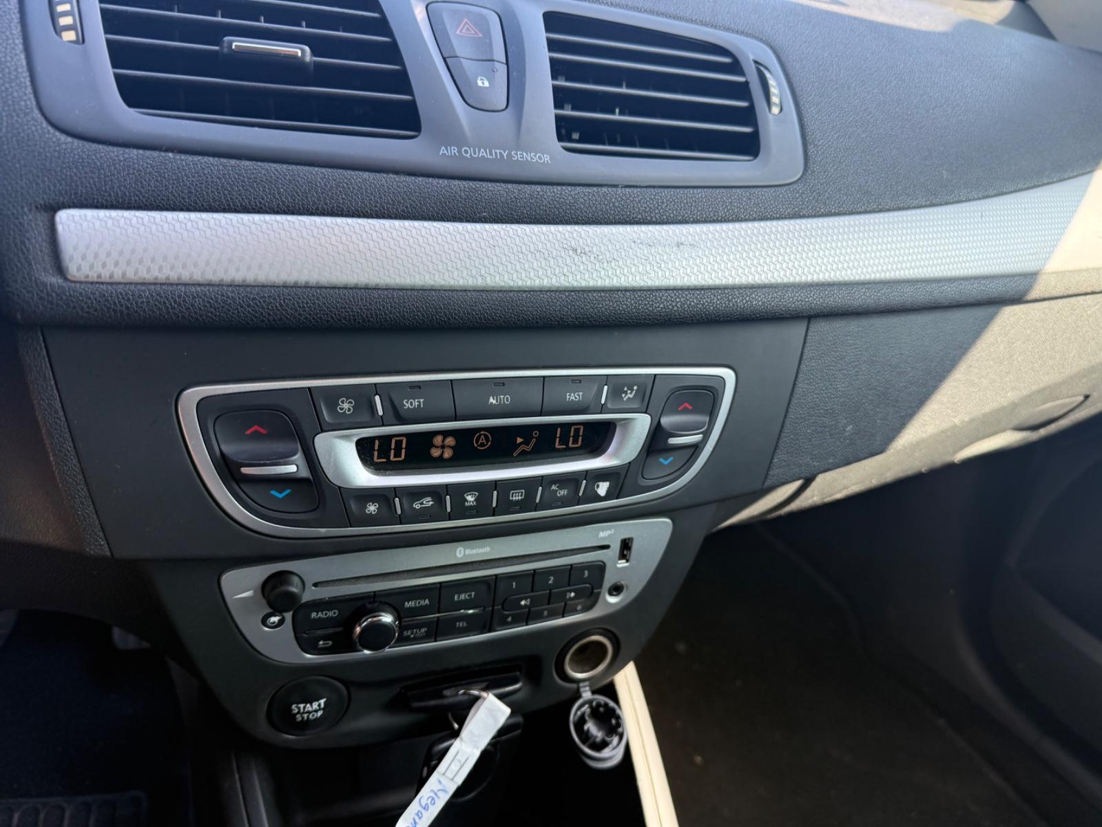 Renault Megane 2013 — photo 13
