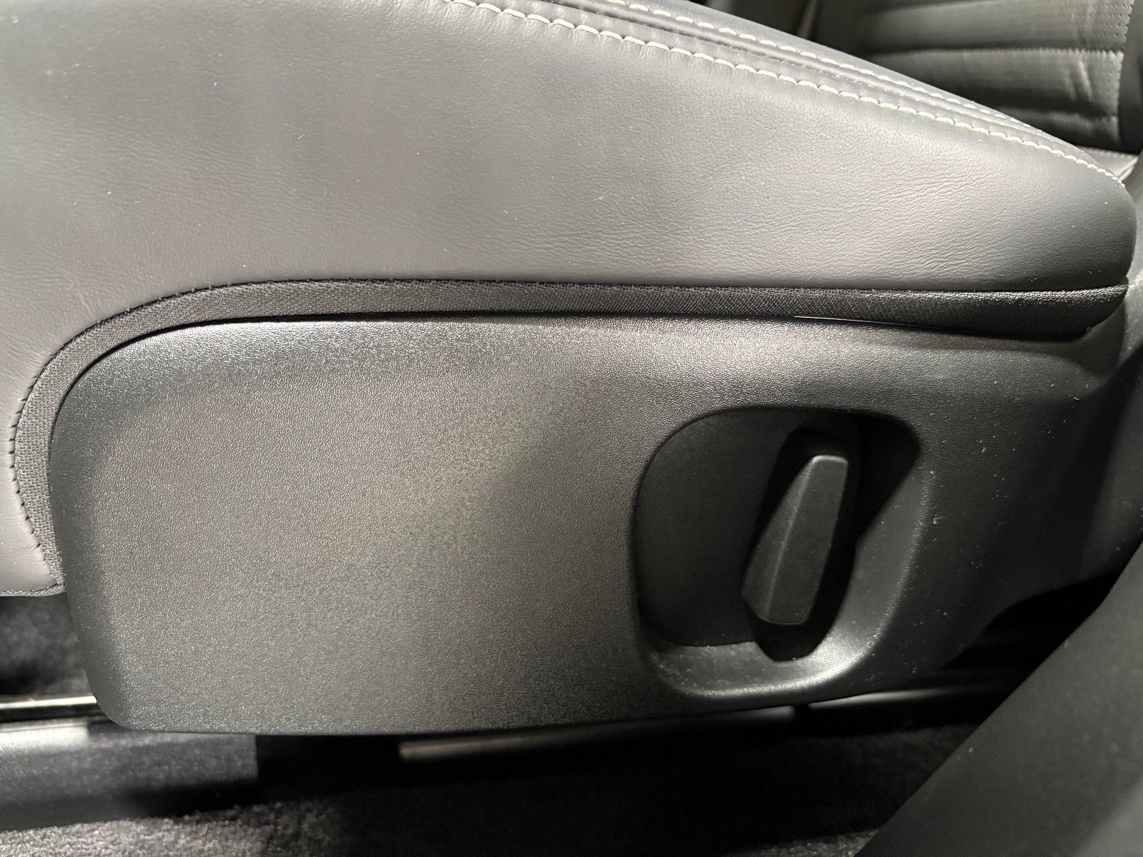 Fahrzeugabbildung Land Rover Discovery 5 R-Dynamic HSE D250 c AWD/PANO/MEMORY