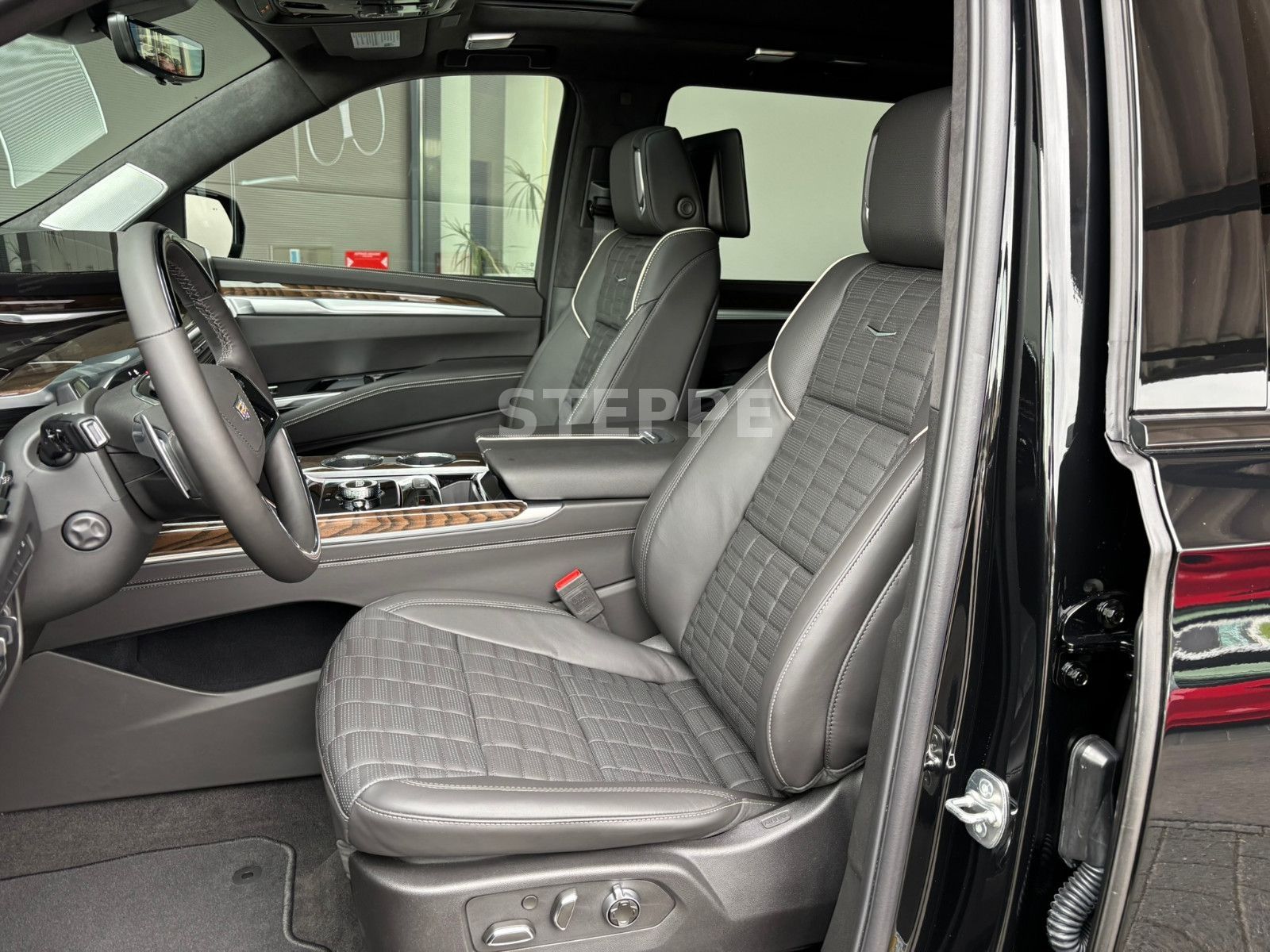 Cadillac Escalade FACELIFT MY26 6.2 V8 ESV Sport Platinum