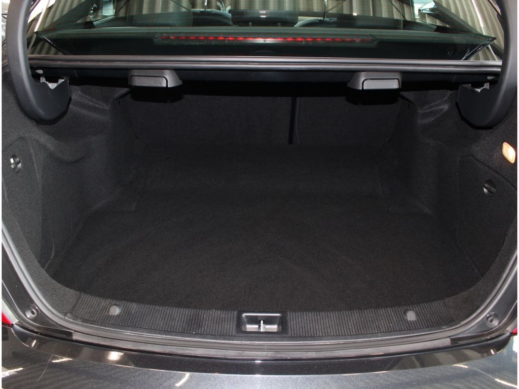 Fahrzeugabbildung Mercedes-Benz C 200 CGI AMG Line 2.Hand+H&K+Comand