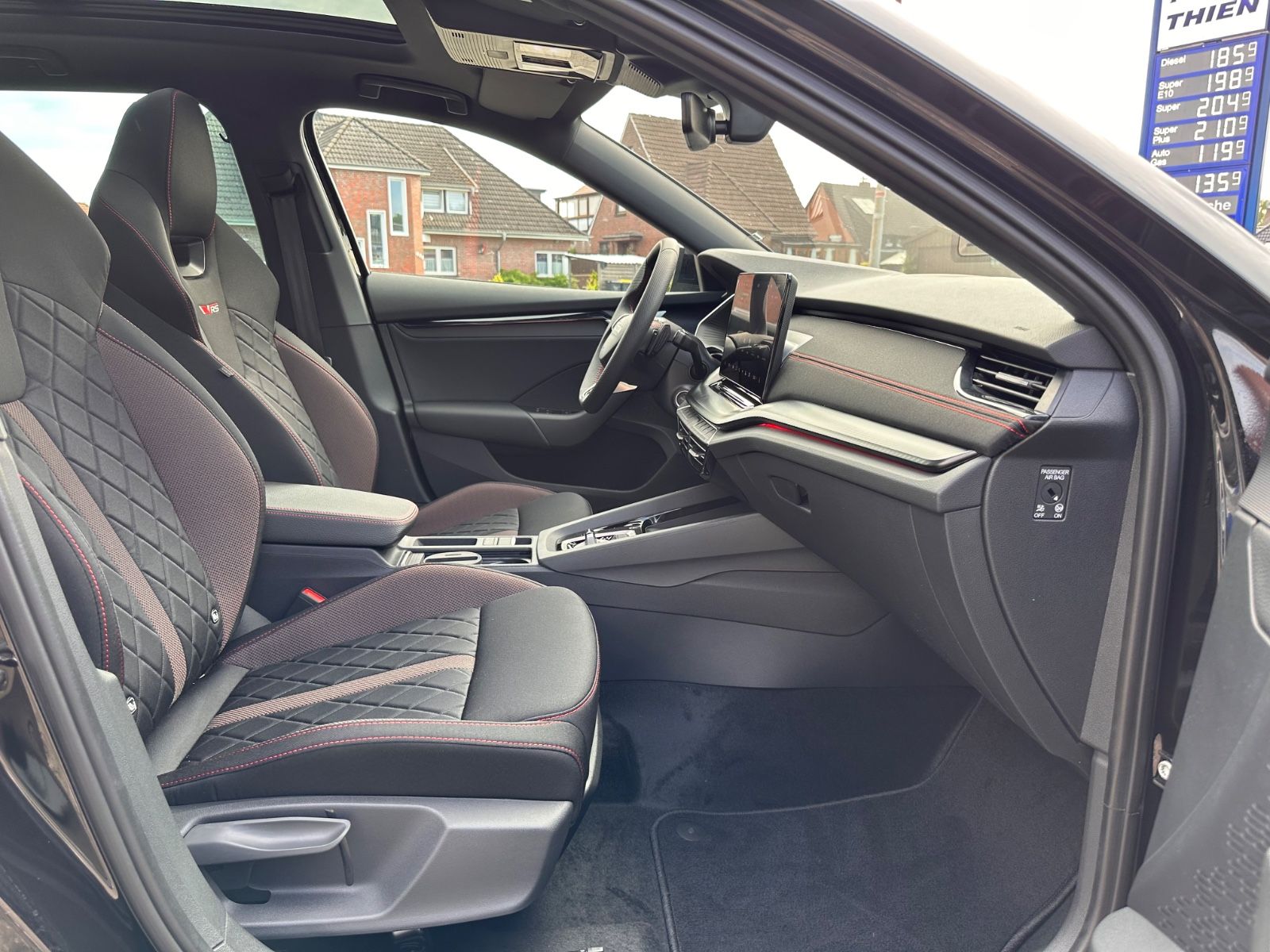 Fahrzeugabbildung SKODA Octavia RS Combi 2.0 TSI Pano/360°/Matrix/ACC