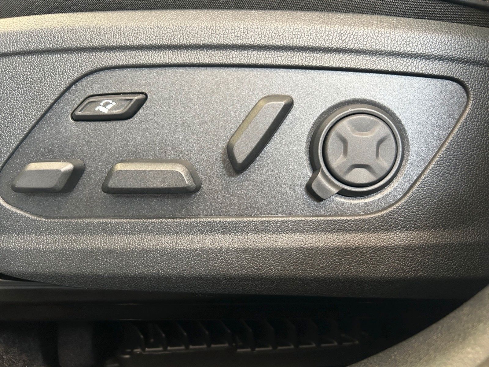 Fahrzeugabbildung Kia SORENTO PE 1.6T PHEV AWD PLAT NAP PR GD