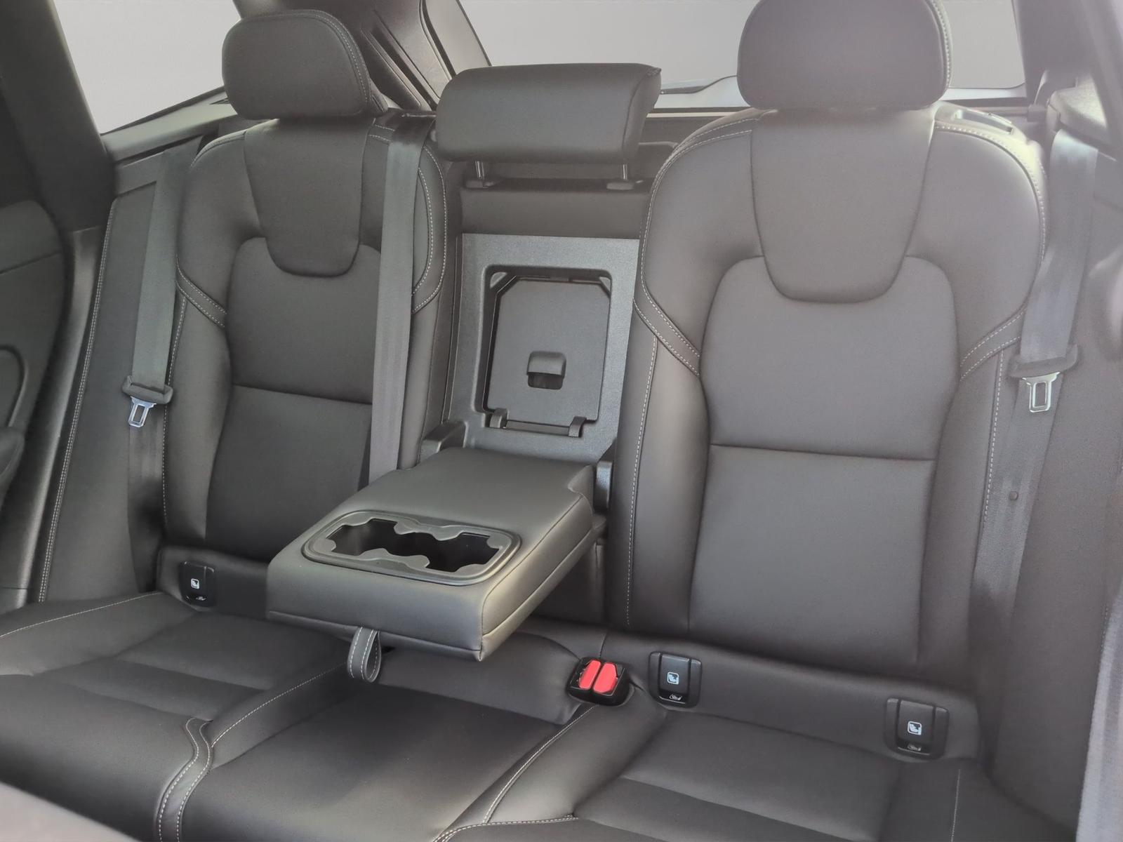 Volvo XC60 B5 AWD Ultra Black Edition+Luft+Nappa+AHZV+